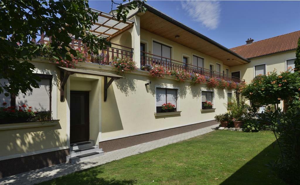 Blumenhof Wegleitner Hotel Illmitz Exterior photo